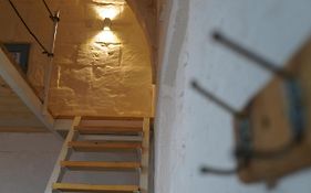 Il-Mezzanine Private Traditional And Walking Distance To Bus Terminus