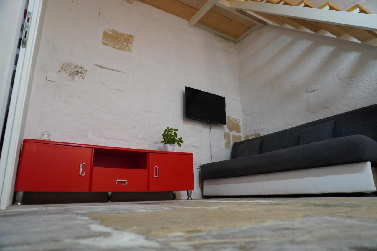 Il-Mezzanine Private Traditional And Walking Distance To Bus Terminus Villa Cospicua Exterior photo