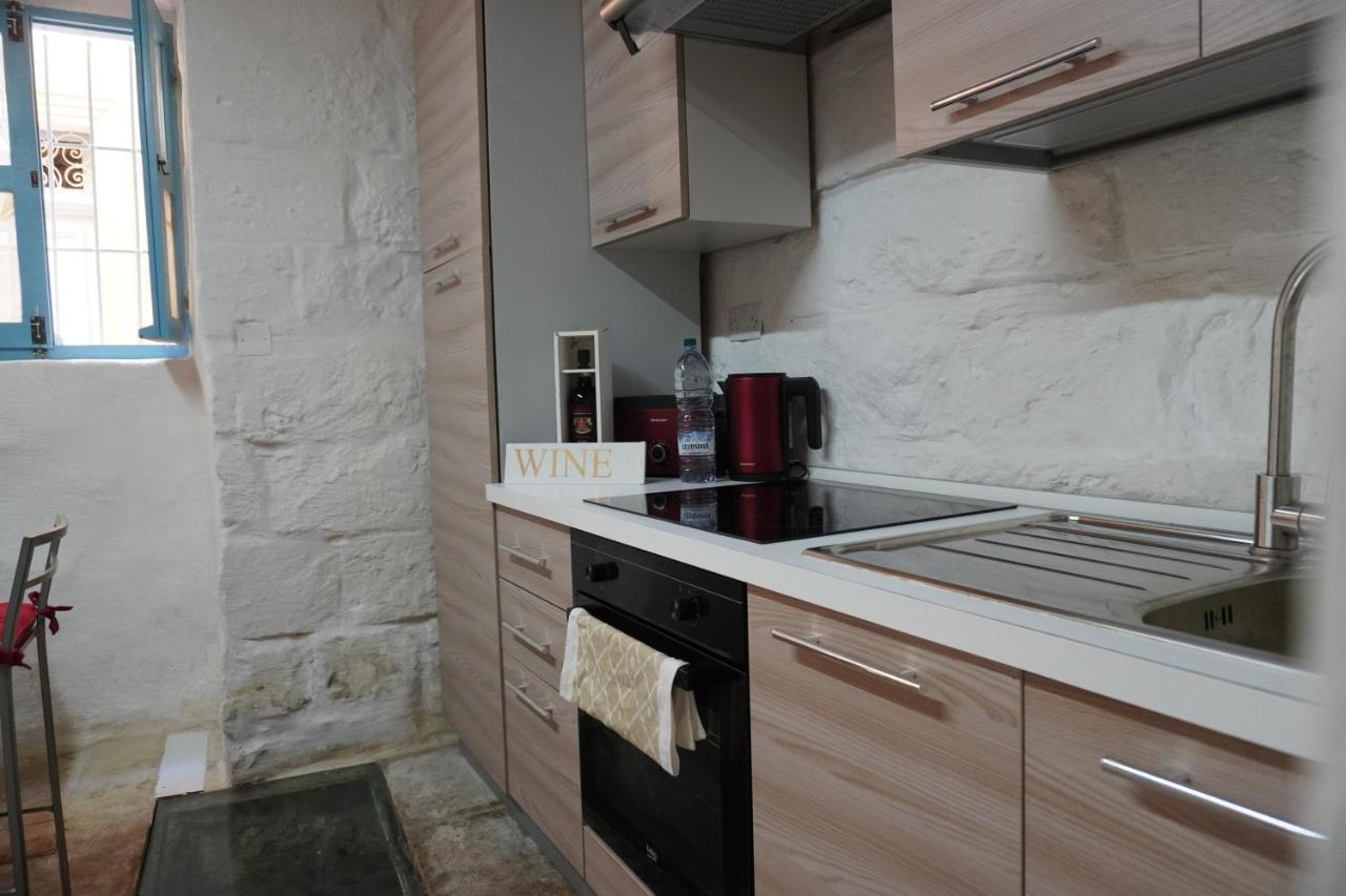Il-Mezzanine Private Traditional And Walking Distance To Bus Terminus Villa Cospicua Exterior photo